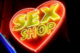 Покупатель секс-шопа пытался изнасиловать продавщицу с помощью товаров с прилавка