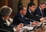 Медведев подписал поручение экономике ускориться
