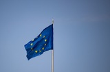 ЕС отключил от SWIFT семь российских банков и запретил поставлять евро