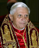 Папа Бенедикт XVI прогнал из церкви 400 педофилов в рясах