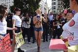 Активистки FEMEN атакуют не только мужчин