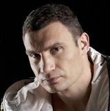 Саакашвили зовет Кличко помочь разобраться с заборами на пляже