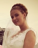 Беременная Анна Семенович позирует в свадебном платье (ФОТО)
