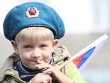 Медведев утвердил госпрограмму патриотического воспитания