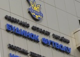 Украина продолжает платить зарплаты сотрудникам крымской федерации футбола