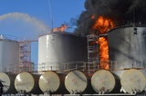 МВД Украины: На горящей нефтебазе производилось "левое" топливо