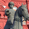 Москвич пытался покончить с собой, врезавшись в памятник Жукову