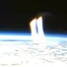 Камера МКС сняла таинственные лучи, бьющие из Земли