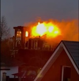 Дом в Вешках, откуда велась стрельба, охватил огонь