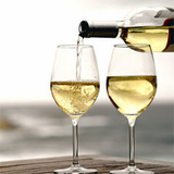 Белое вино и ликеры вредны для женского организма