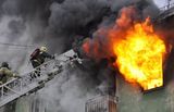 Очевидцы сняли на видео пожар, уничтоживший мебельную фабрику под Калугой