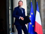 Премьер Франции ушёл в отставку