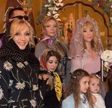 Кристине Орбакайте пришлось "прикрыть" фото-отчет о венчании матери с Галкиным