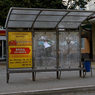 Автобусная остановка упала на пожилую москвичку