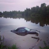МЧС: В Сестрорецке Porsche упал в озеро