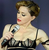 Накануне 57-летия Мадонна показала не гламурное селфи из ванной (ФОТО)