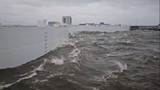 В Санкт-Петербурге уровень воды на дамбе достиг критической отметки