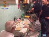 Полицейские утешили пожилых людей пастой собственного приготовления