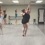 Толстушка-балерина стала звездой соцсети (ФОТО, ВИДЕО)