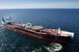 В Японском море тонет танкер с 400 тоннами вредных химикатов