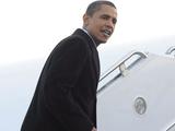 Барак Обама едва не рухнул с трапа (ВИДЕО)