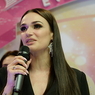 Алена Водонаева проиграла спор и возмутила публику широко раздвинутыми ногами