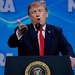 В Сети появилось видео с летящим в Трампа мобильным телефоном