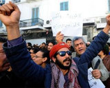 Тысячи жителей Туниса вышли на антитеррористический митинг