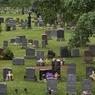 Три десятка жителей Нью-Йорка пришли на похороны незнакомки по просьбе раввина