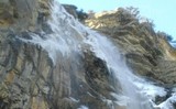 Необычайно красиво: в Крыму замерз самый высокий водопад