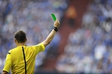 Впервые в истории футбола игрок получил от рефери зеленую карточку