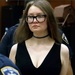 В США вынесли приговор выдававшей себя за богатую наследницу уроженке России