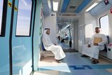 ОАЭ: Пассажирам метро в Дубае раздают сегодня золото и серебро