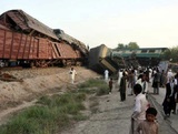 В Пакистане 11 человек погибли при столкновении двух поездов