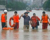 Не менее 15 человек погибли в Китае в результате ливней