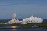 Илон Маск опубликовал видео падения первой ступени Falcon 9 в океан