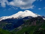 Два альпиниста сорвались с Эльбруса при спуске
