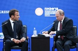 Путин провёл телефонные переговоры с Макроном