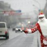 В Тюмени Дед Мороз стал инспектором ГИБДД