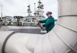Роснефть далеко обошла Газпром по зарплатам начальников