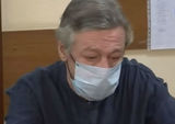Михаил Ефремов появился в инвалидном кресле на кадрах из Боткинской больницы