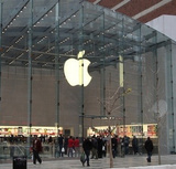 Apple прикроет "ларьки" и откроет магазин в Москве