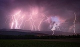 На Австралию за сутки обрушилось 300 000 молний