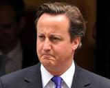 Экс-премьер Великобритании Кэмерон решил купить белые носки вне очереди