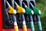 Россия вошла в "десятку" стран с самым дешевым бензином