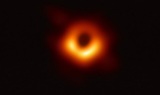 У черной дыры в центре галактики обнаружили странную тень