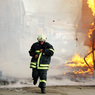 Огонь захватил 1500 кв. метров в жилой многоэтажке в Красноярске
