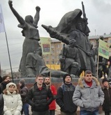 Москвичи, перекрывшие накануне Тверскую улицу, выйдут сегодня на митинг