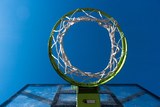 Видеоблогер установил рекорд: забросил мяч в баскетбольное кольцо с высоты 180 м