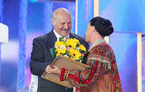 Надежда Бабкина получила награду из рук Александра Лукашенко